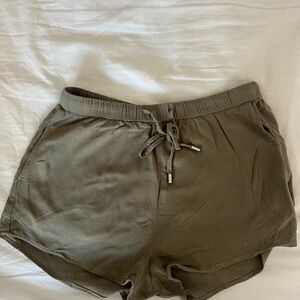 H&M Women's Shorts green